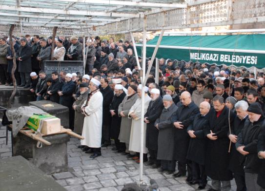 Hacı Ali Kaplan Hoca Dualarla Uğurlandı
